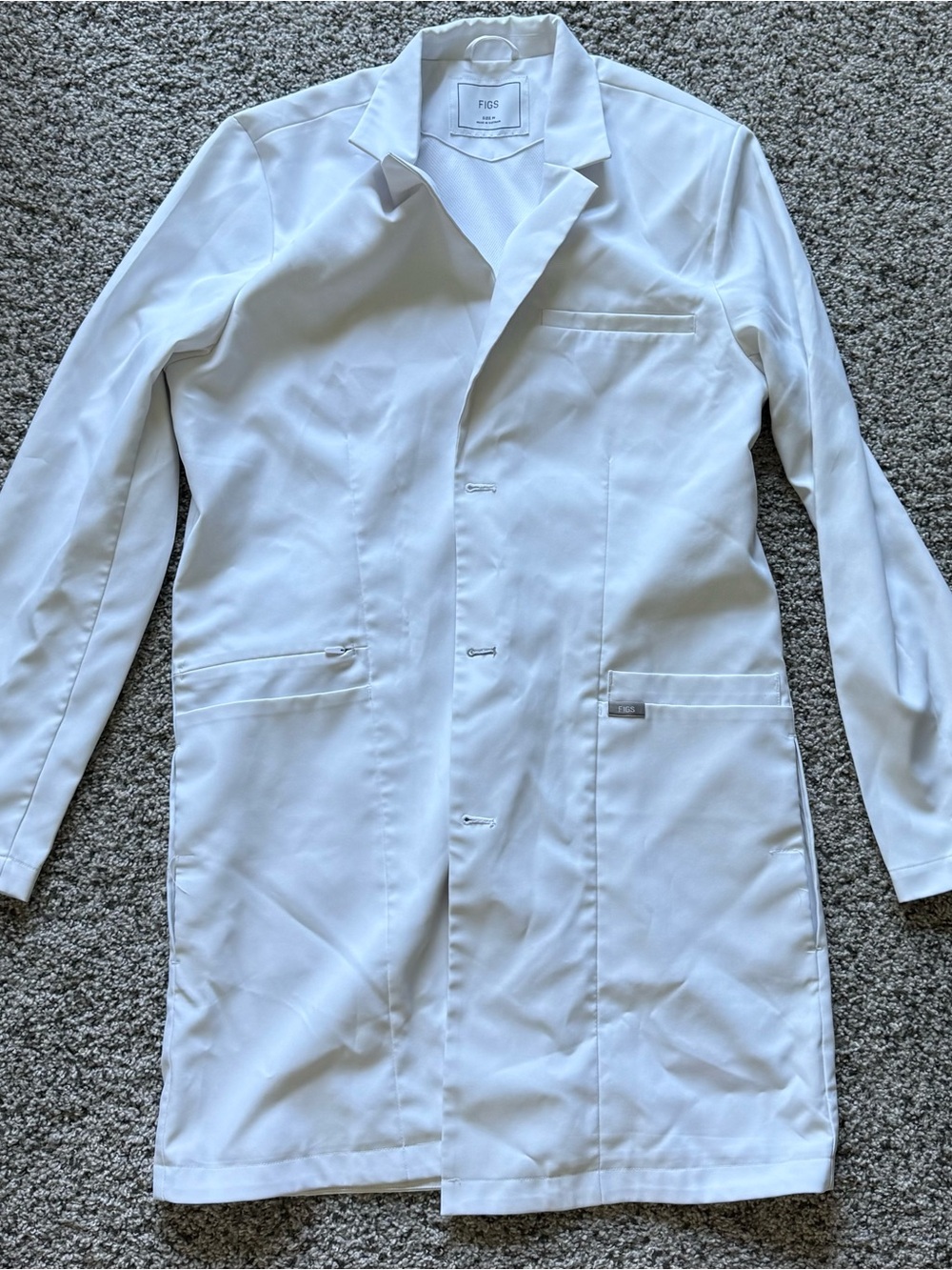 FIGS Men’s White Lightweight Lab Jacket